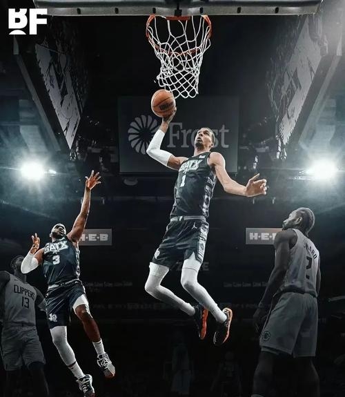 马刺轻取天津队，福克斯惊艳四座