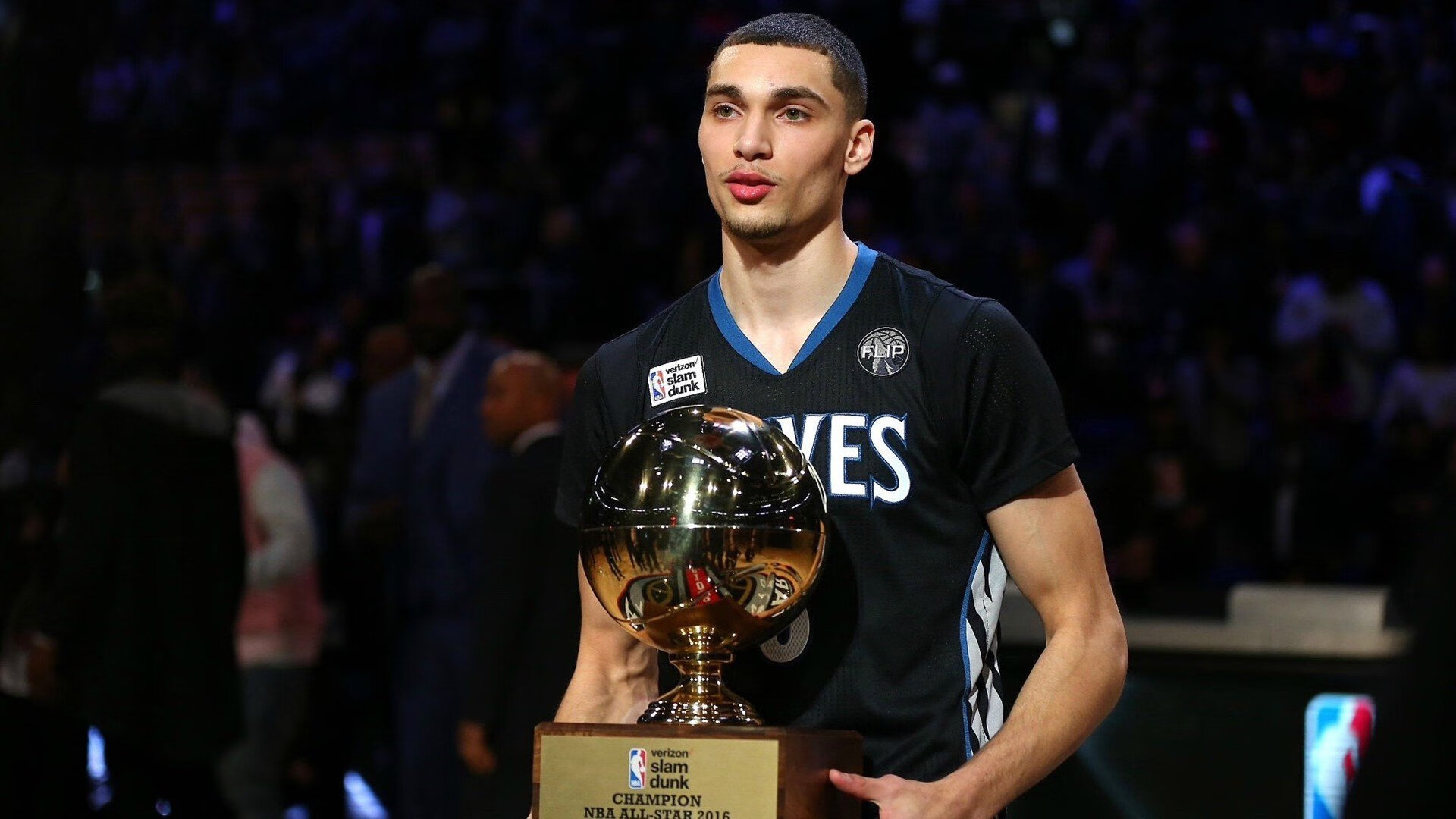 雷霆封锁马刺,文班亚马成为关键先生,当沉默的巨人学会咆哮