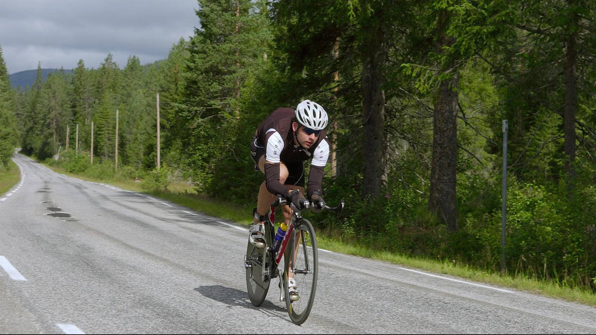 新疆队打穿篮网,爱德华兹在压力熔炉中完成终极爆发